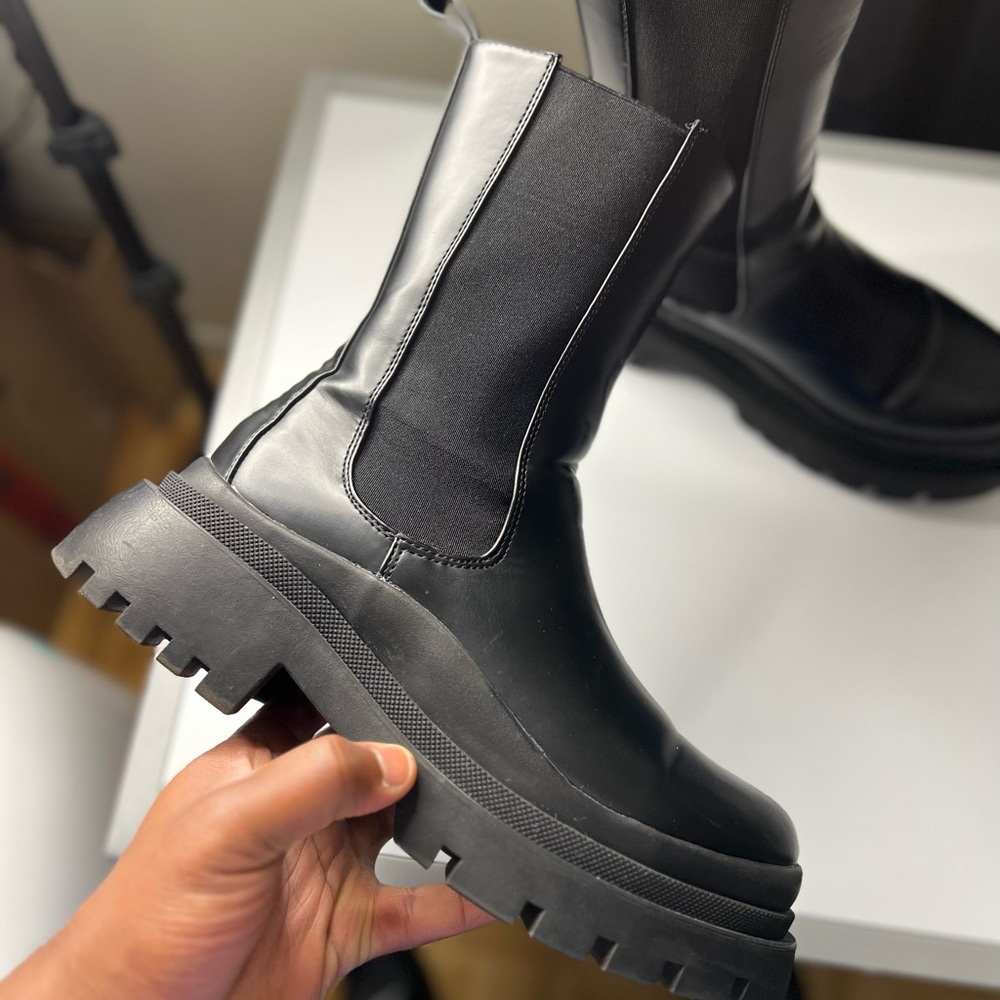 Truffle Collection chunky chelsea boots in black